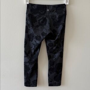 Lululemon Wonder Under Brisk Bloom Black Floral Capri Leggings Size 4